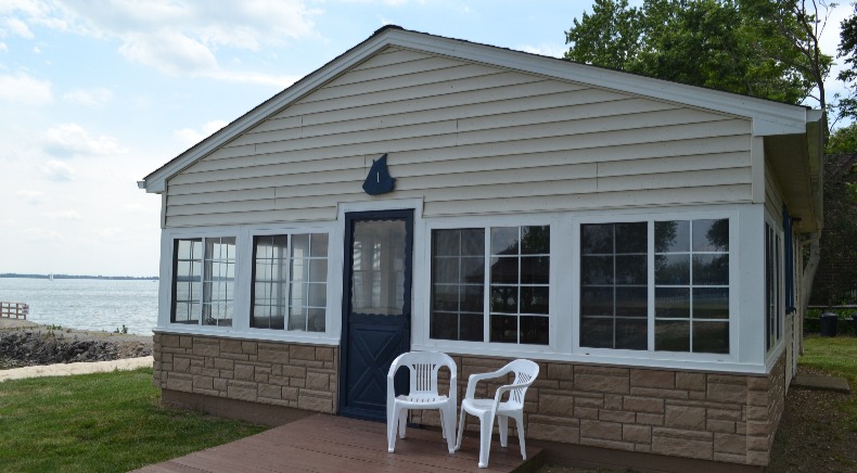 Cozy waterfront cottage rental on Lake Erie near Cedar Point