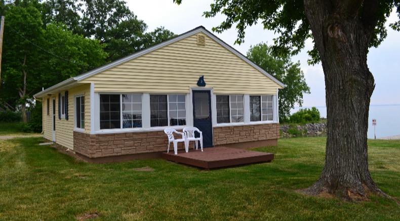 Ohio lakeside cottage with beach access and resort amenities